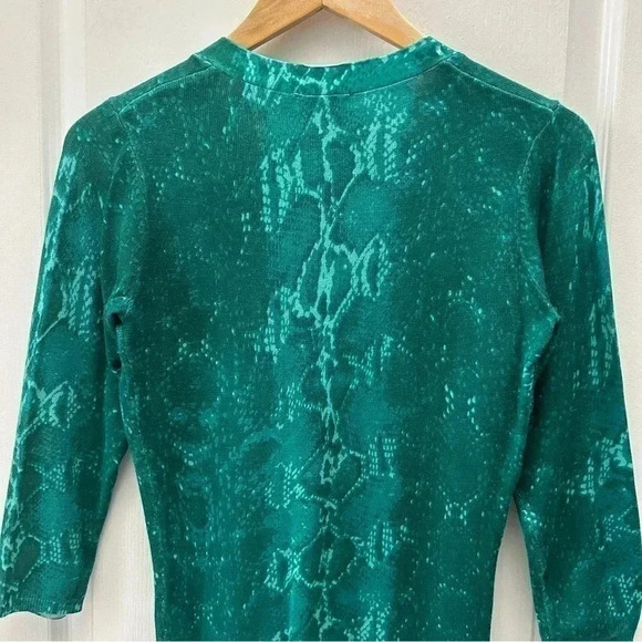 Ricki’s Cardigan Snakeskin Print V-Neck Button Front Fitted 3/4 Sleeves Green XS - Picture 7 of 15